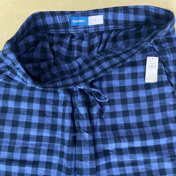 Old Navy Women’s Pre-Winter Lower in Checks - Picture 2 of 4